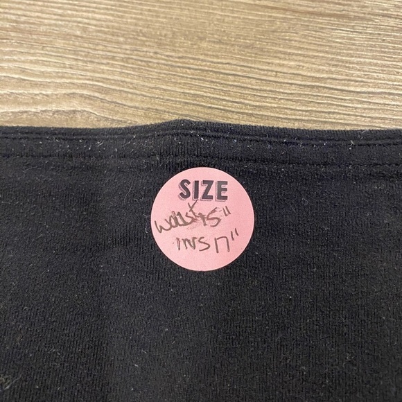 Lululemon Mid-Rise Capris Breathable Stretch Fabric Moisture Wicking Black W 4 - Picture 3 of 4